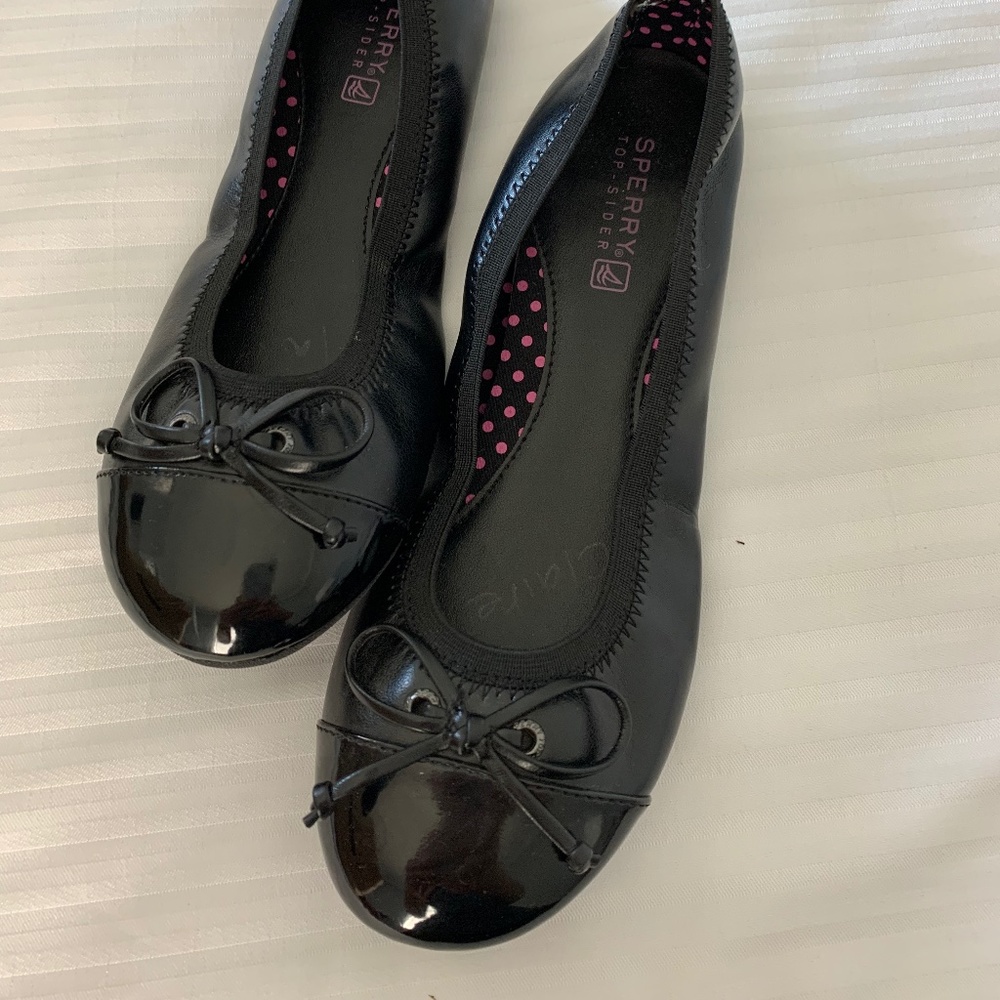 Black ballet flats